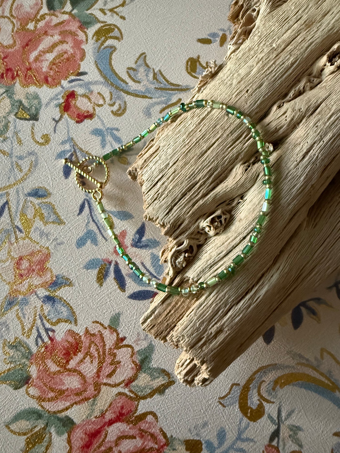 Simple beaded green gold bracelet simple elegant clasp